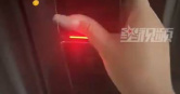 剛辦完婚禮的新娘小許（小許），原本與丈夫準備回娘家住幾天，沒想到站在家門口刷指紋時，智慧門鎖卻怎麼樣都無法解鎖。（圖／翻攝自微博）