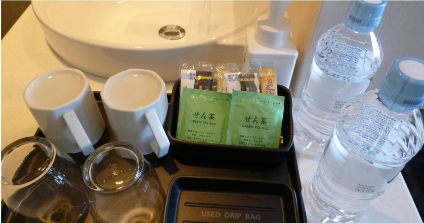 旅宿業者提供的備品中，常附有瓶裝水。（示意圖／photoAC）