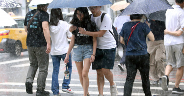 入秋有感鋒面抵台? 「豪雨夜襲」全台8縣市大雨特報