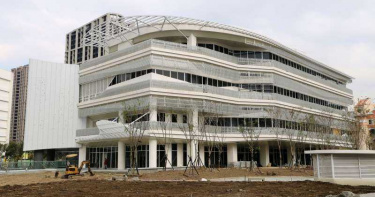 蘇貞昌視察國影中心 20名記者搭貨梯竟下墜困10分鐘