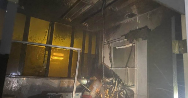 基隆凌晨3時42分，某藥廠發生疑因機房起火釀火警，所幸火勢不大且無人傷亡。（圖／基隆市消防局提供）