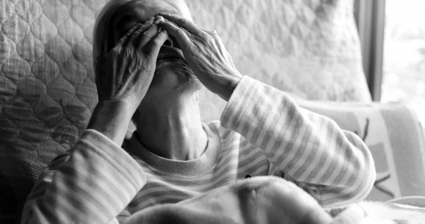 46歲邱姓男子和75歲母親起爭執，他動手推倒母親害她頭著地，送醫搶救17天宣告身亡，事後還刪除家中監視器畫面滅證。（示意圖非當事人／PhotoAC）