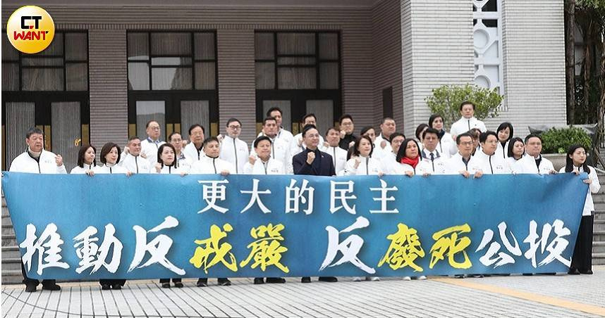 國民黨正推動「反廢死」、「反戒嚴」公投。（圖／劉耿豪攝）