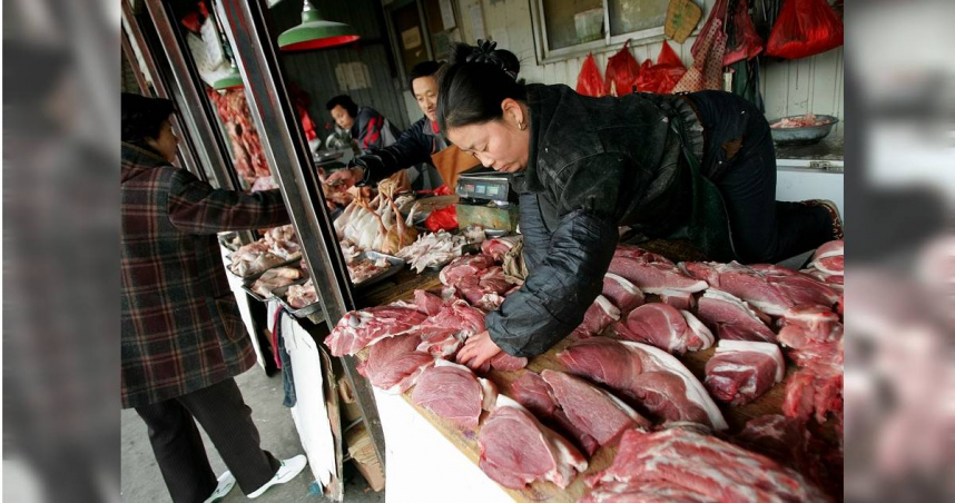 大陸一名杜姓女商人得知一名買家預購7.7噸的冷凍牛百頁，但因為過程中不殺價、不開發票等行徑，讓她心生疑竇決定報警。（示意圖，與當事人無關／達志／美聯社）