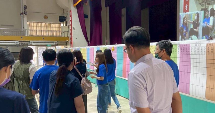 台南市教育局4月30日在協進國小內舉辦台南市教師介聘作業，當天原本有2名特教師介聘作業臨時喊卡。（圖／台南市教育局提供）