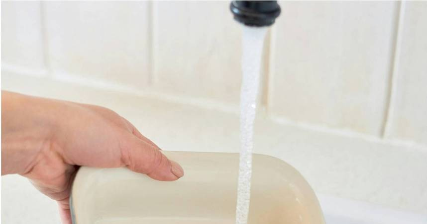 新竹1名張姓婦人因故和范姓女婿發生爭執，在對方家中洗碗時，竟被范男從後方用肚子頂撞。（示意圖／翻攝自Pexels）