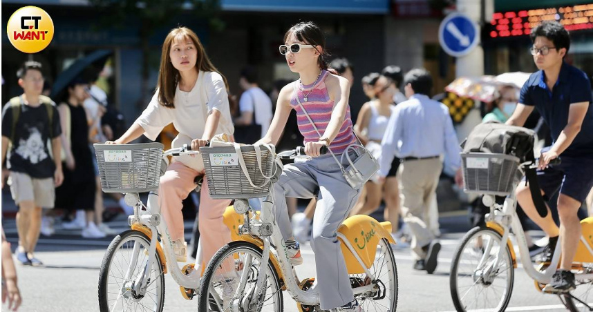 今白天高溫炎熱，多地區恐出現36度以上高溫。（圖／黃耀徵攝）