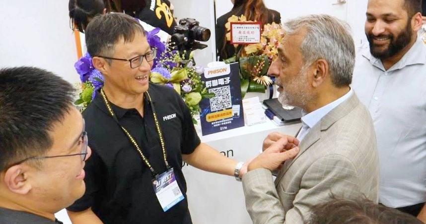 潘健成這兩年卻如同超級「業務員」，推銷自家新推的aiDAPTIV+方案。（圖／翻攝自群聯電子臉書）