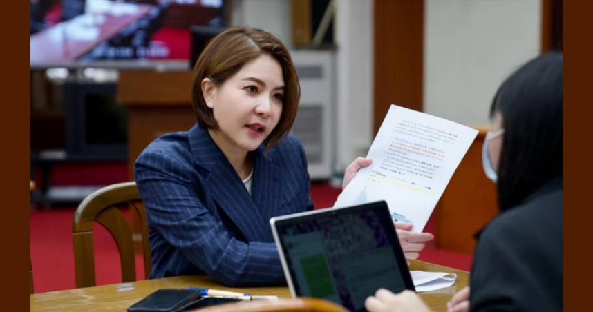 陳菁徽呼應台灣護理人員對官員的疾呼，應先解決國內護理人員面對的種種難題，舉行2027國際護理會議才會更有意義（圖／摘自陳菁徽臉書）