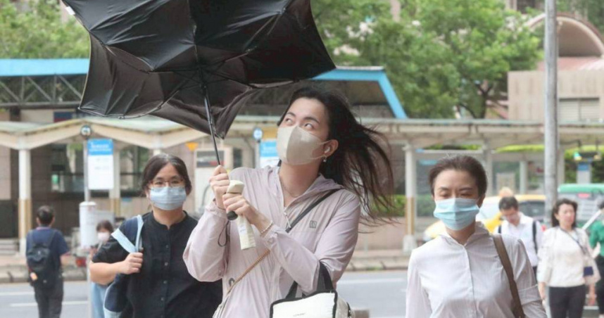 第4號颱風「丹娜絲」已在7日上午11時30分解除陸警。（圖／報系資料照）