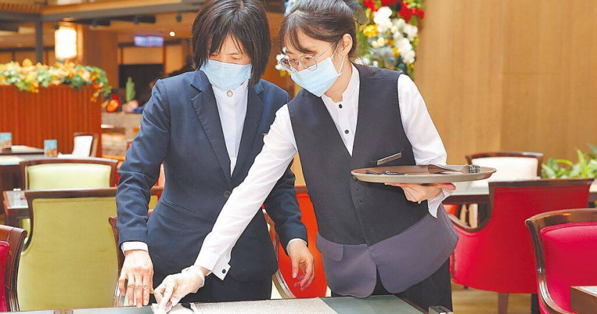 外籍學生過去想到旅宿業實習，只限定旅館、餐飲與觀光科系，如今觀光署修法新增運動休閒、管理、華語與英語等相關科系學生，皆可申請實習。（圖／報系資料照片）