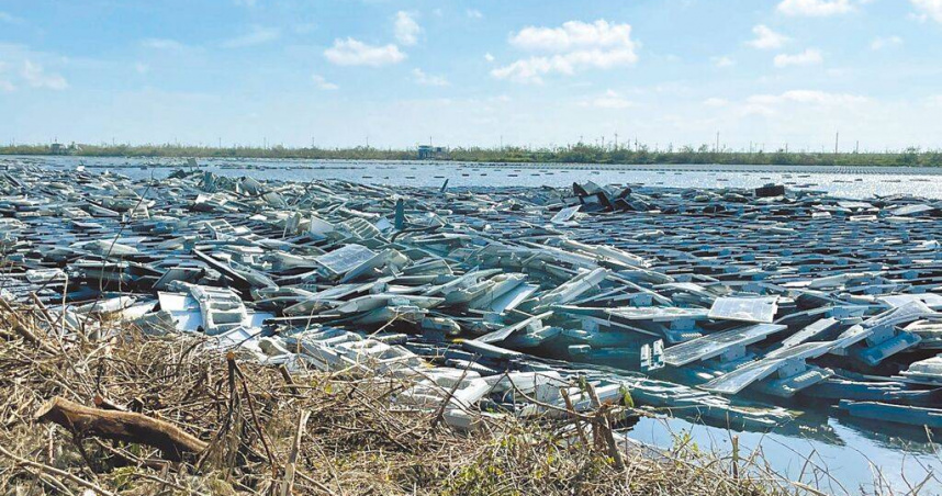 受丹娜絲颱風影響，嘉義沿海滯洪池光電案場受創嚴重。（圖／嘉義縣政府提供）