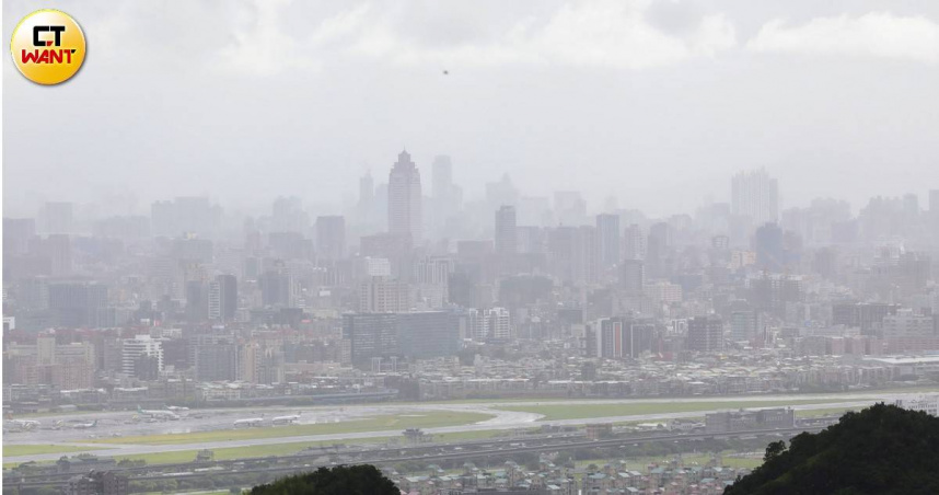 對流雲系發展旺盛，易有短延時強降雨。（示意圖／方萬民攝）