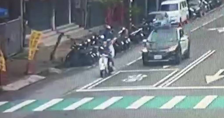 失聯移工跑給警察追，網友：插翅也難飛。（圖／翻攝畫面）