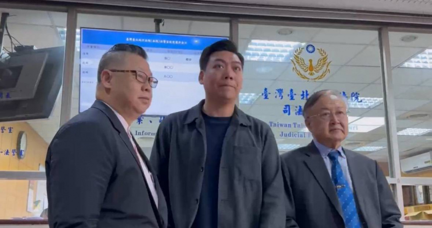 賴苡任開庭結束後受訪。（圖／讀者提供）