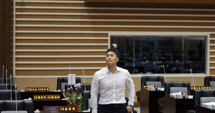 苗栗縣議會總質詢，4日議員葉忠倫質詢建議縣府是否可以比照新北市、台東縣等縣市發行城市幣。（圖／中國時報謝明俊攝）