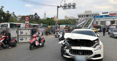 600萬瑪莎拉蒂撞貨車車頭半毀 駕駛身分家境曝光
