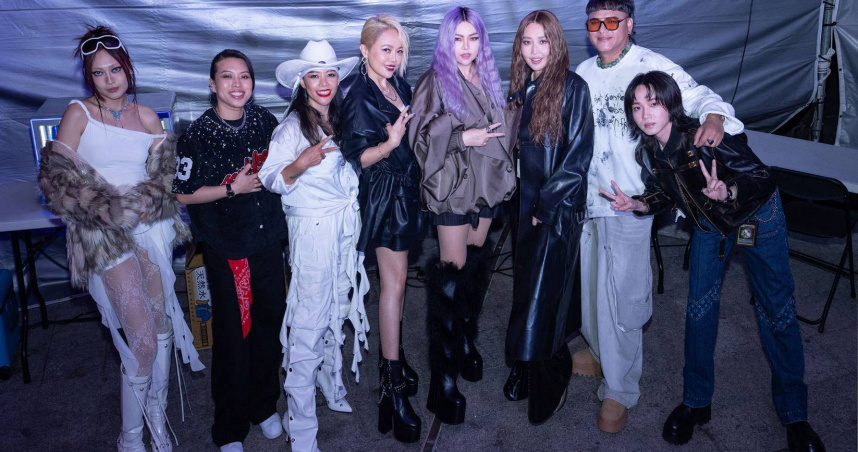 Saya（左3）現身台東跨年，與張惠妹、A-Lin、戴愛玲、持修、葛仲珊等人合照。（圖／臺東縣政府提供）