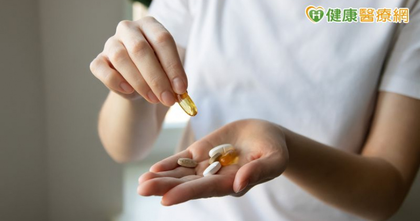 服用錠劑、膠囊4原則　別一次吞太多