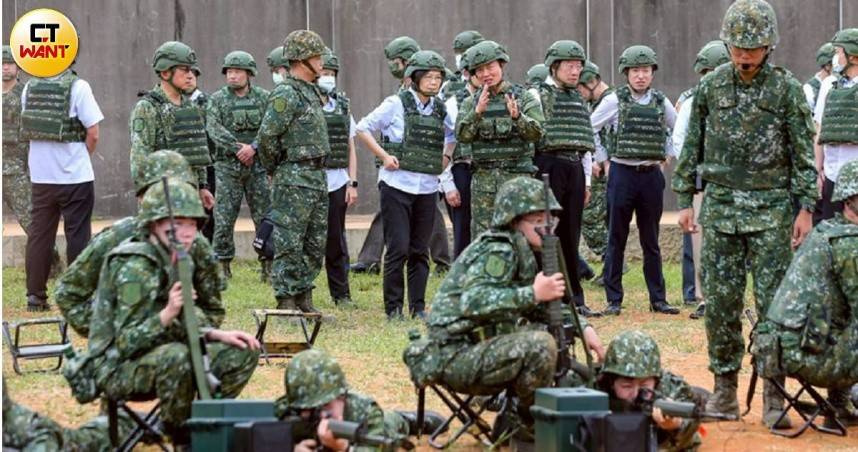 民眾黨提出「保衛國家安全及強化不對稱戰力計畫採購特別條例」草案，列出6項軍購項目，總額上限為新台幣4000億元。（示意圖／黃耀徵攝）