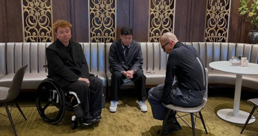 姜元來（左起）、洪祿基、具俊曄默默流淚。（圖／翻攝IG／clon52）