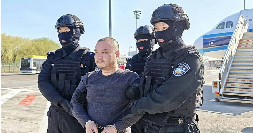 太子集團骨幹李雄在柬埔寨落網後，已被押解回大陸偵辦。（圖／大陸公安部）