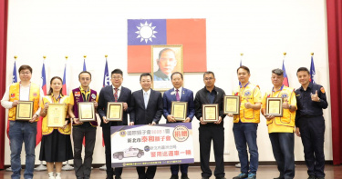 蘆洲警分局3月遭遇衝撞，導致4輛巡邏車毀損，國際獅子會 300B 1 區於30日捐贈新車，以行動守護員警安全。（圖／翻攝畫面）