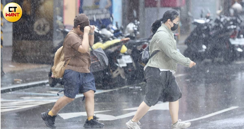 今午後降雨機率高，中部以北及其他山區容易有局部大雨。（示意圖／方萬民攝）