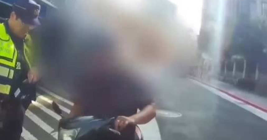 騎士違規迴轉慘了！　被逮無照又「唾液快篩陽」慘被送辦
