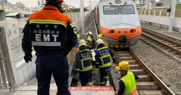 自強號加班列車出軌!彰化火車站發車卡軌道 列車「大塞車」