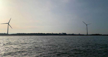 2台中女海邊散步…半小時「膝蓋淹上頸部」受困 警消急搶救