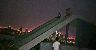 改造停車場成秘境!綠美化成攀爬網 共生場域魚被撈