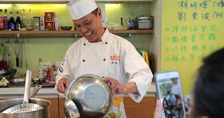 圖說-【人生廚房】潘秉新：阿燦師 熬命傳百味（下）