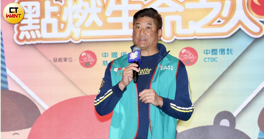 中國信託慈善基金會董事長辜仲諒11日，出席第40屆「點燃生命之火」全民愛心募款運動點燈記者會。（圖／方萬民攝）