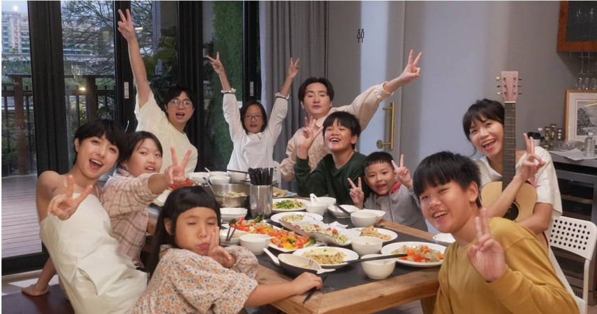 旺福推出新單曲〈呷飽未〉。（圖／旺福愛你提供）