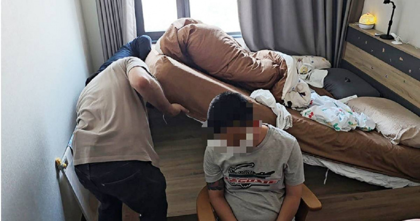 一名37歲台籍男子廖春深在泰國當地從事電信詐騙，每月可進帳多達20萬元的不法所得，近日泰國警方前往其位於曼谷的住處發動攻堅，成功將他逮獲，目前台、泰雙方已針對引渡事宜進行協商。（圖／翻攝自KhaoSod）