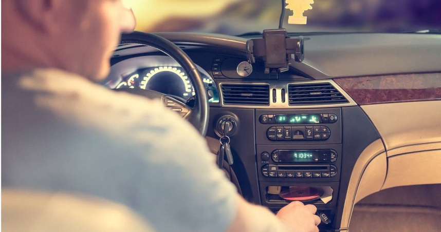 中國1名司機因上廁所沒接到客戶電話，被公司求償2萬1550元人民幣（約新台幣98277元）。（示意圖／pixabay）