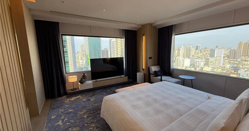 網友爆料，BLACKPINK還沒來，高雄日航飯店1晚破4萬天價。業者澄清是總套，整體房價沒因此調整。（圖／中國時報柯宗緯攝）