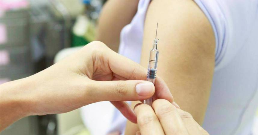 網傳打疫苗被收取冷凍費。（示意圖／報系資料照）