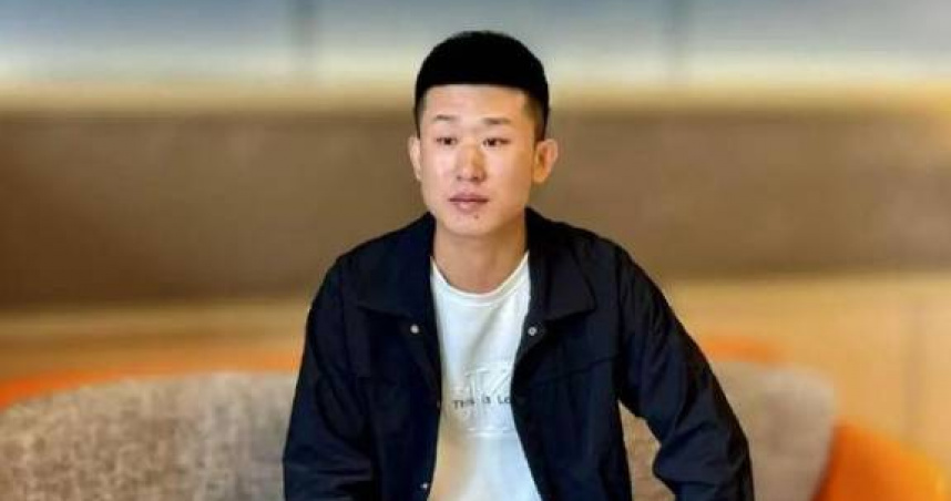 于海波19歲成為父親，28歲失去兒子，孩子離世時他正在服刑。（圖／翻攝自微博）