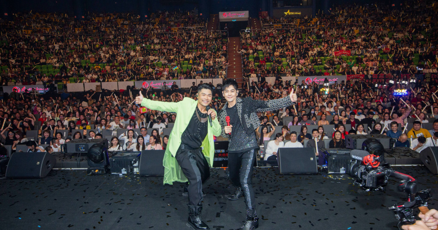 林志穎（右）、李玖哲（左）於昨日舉辦《穎風哲起演唱會2025–馬來西亞站》。（圖／爵士娛樂提供）