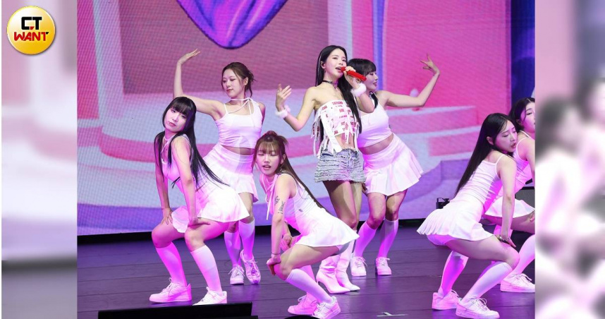 頌樂今晚於TICC台北國際會議中心舉辦個人粉絲演唱會，全場3000位置座無虛席。（圖／焦正德攝）