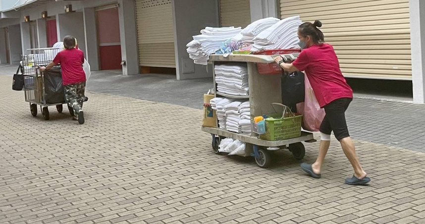 房務員需耗費大量體力，工作相當辛苦，在各飯店旅館搶人之際，也有業者願祭出豐厚獎金，只要做得來、做得好，也能月入5萬元以上。（示意圖／報系資料庫）