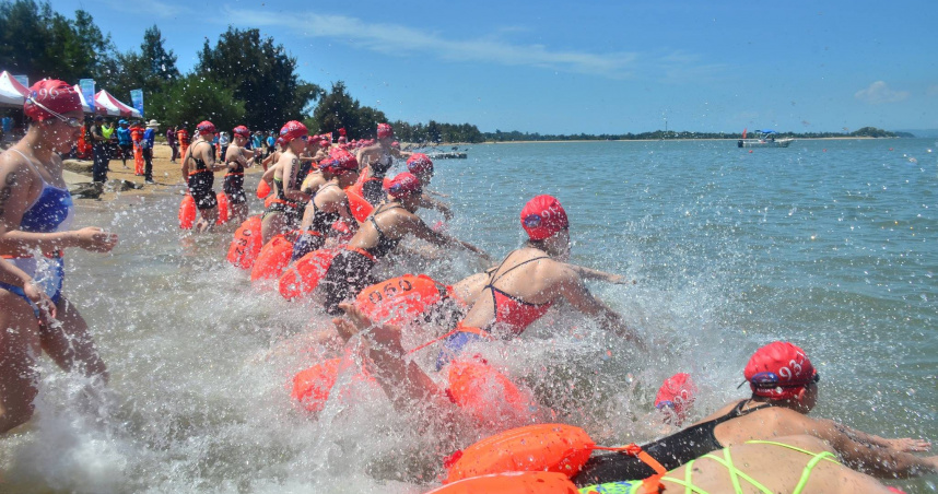 去年為第12屆「金廈泳渡」活動。（圖／翻攝自臉書／金門海上長泳Kinmen Swimming）
