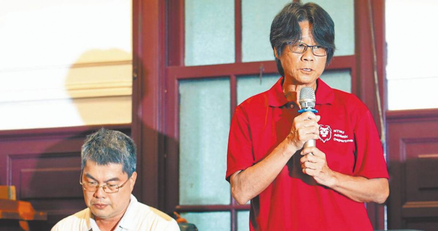 台灣師範大學爆發女足球員抽血爭議，教練周台英（右）及計畫主持人陳忠慶教授（左）。（圖／報系資料照）