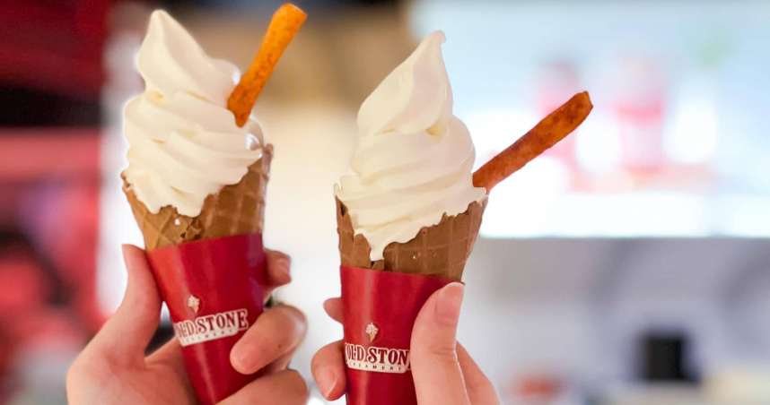 台中有民眾到酷聖石冰淇淋店用餐，卻誤喝店員端上的「消毒水」。（圖／翻攝自Cold Stone Creamery 酷聖石冰淇淋臉書）