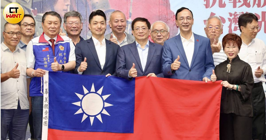 蔣萬安（左三）反擊政院，請政院應盡快將違法刪減的地方政府一般補助款還給人民、傾聽民意，同時也要再次呼籲政院，好好的誠實、公開、透明，向國人公開報告關稅談判相關內容（圖／方萬民攝）