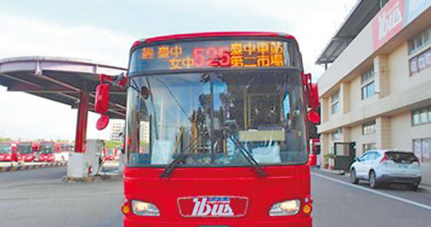 525公車是台中市大雅區學生前往市區就學的重要交通工具，上學日每天清晨幾乎班班客滿。（圖／台中市交通局提供／中國時報馮惠宜台中傳真）