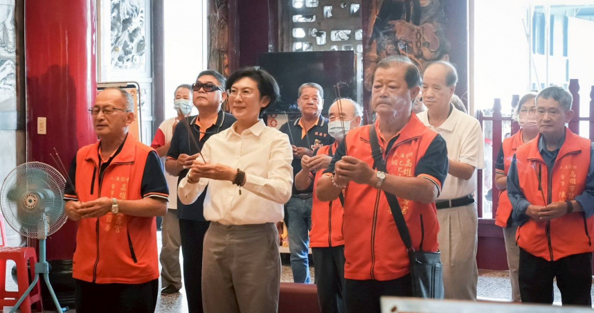 立委林岱樺2日啟動廟口開講行程，今日上午首先前往新興區骨鼓壽宮。（圖／林岱樺辦公室提供）