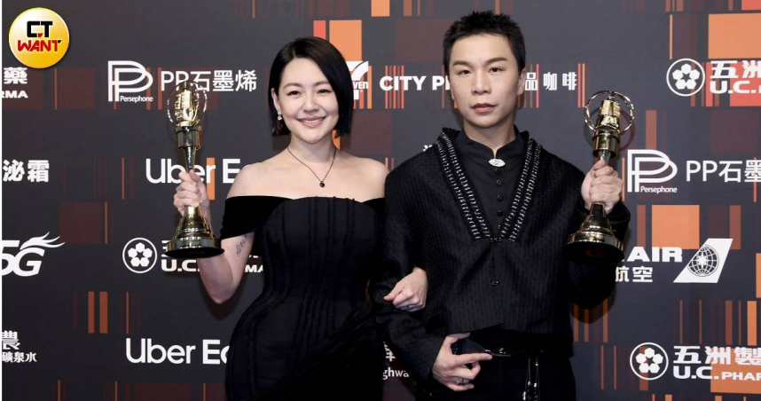 第60屆金鐘獎「綜藝節目主持人獎」得獎名單出爐，小S、派翠克以《小姐不熙娣》拿下大獎。（圖／本刊攝影組）